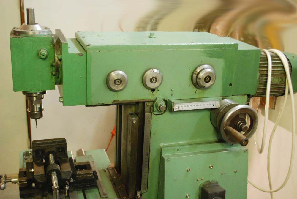 Загальний вигляд  широкоуніверсального фрезерного верстата 6712